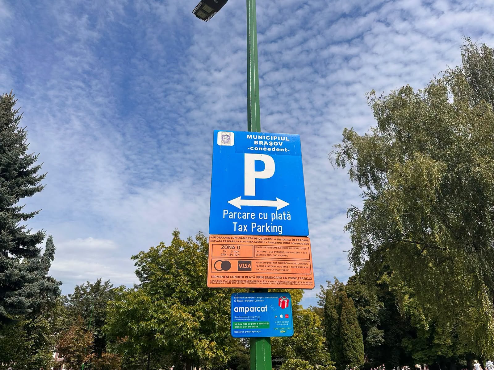 Brașov vrea să limiteze mașinile în centru prin tarife de parcare mai mari și zile de plată extinse