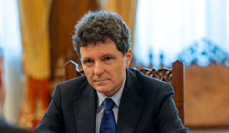 Nicușor Dan a fost huiduit la Bistrița: Proteste și sloganuri împotriva alegerilor prezidențiale