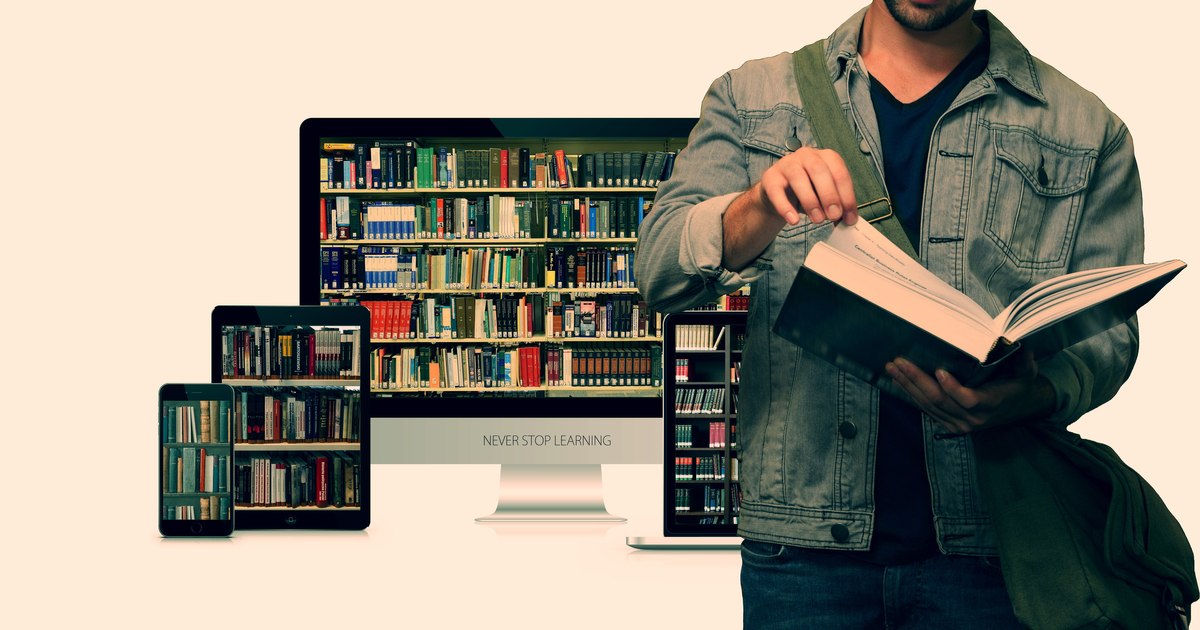 Eșecul digitalizării școlii din România: manualele sunt simple PDF-uri, în timp ce Suedia revine la hârtie