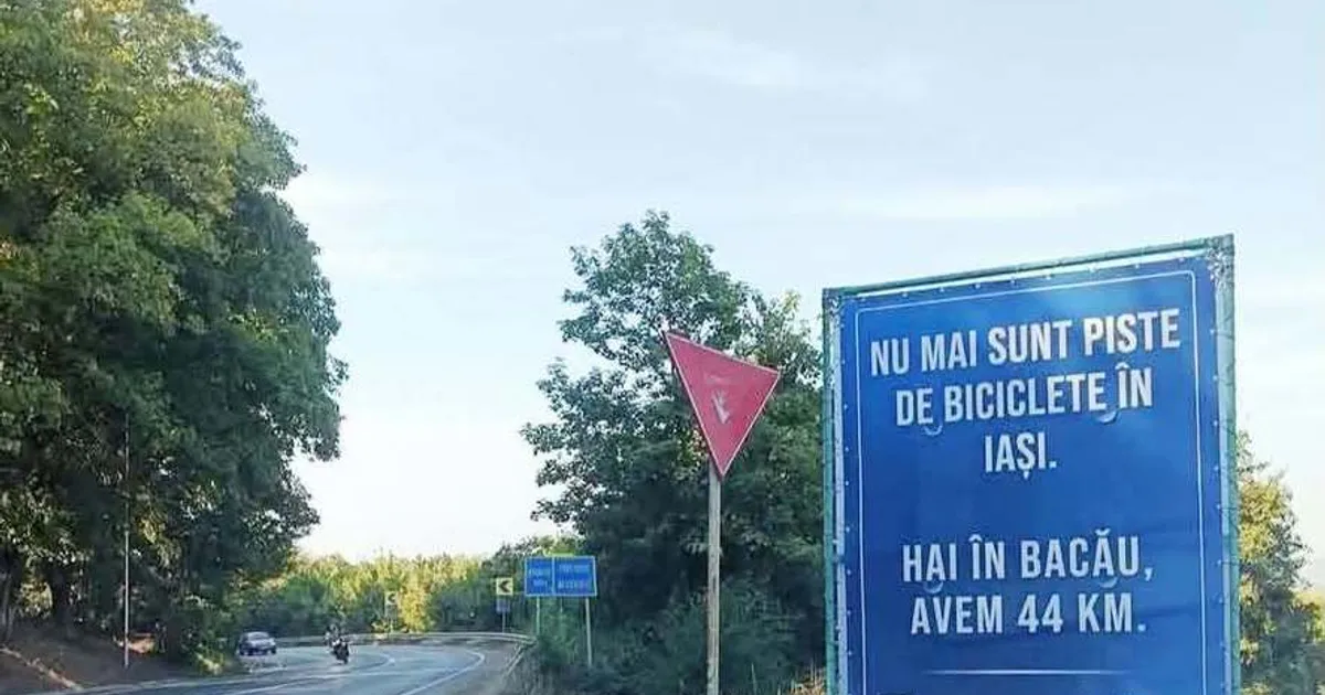 Conflict între Bacău și Iași: Bannere care invită ieșenii la biciclete după desființarea pistelor