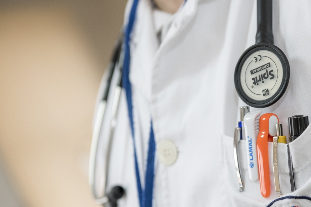 Conflict juridic între un medic de renume și Spitalul Județean Cluj: Sesizarea Curții Constituționale