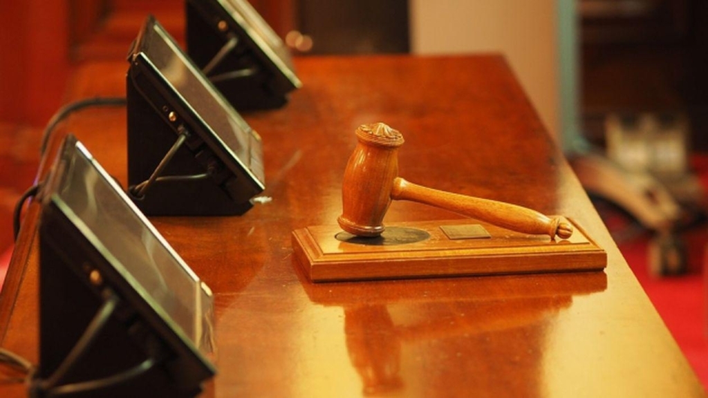 Condamnare la închisoare pentru un bărbat care a hărțuit un avocat cu aproape 100 de mesaje jignitoare