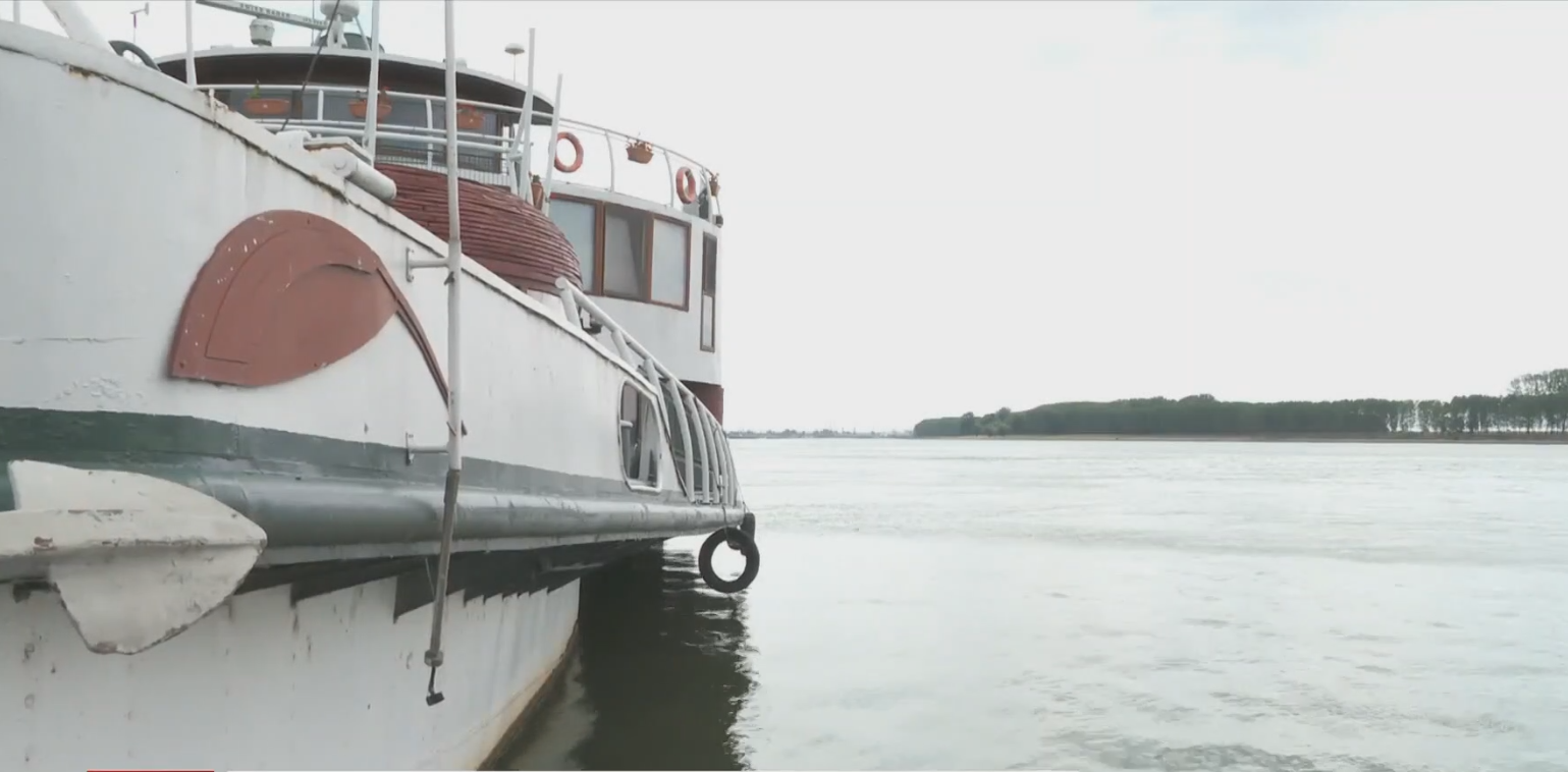 Scandal de contrabandă pe Dunăre: Poliția a descoperit mii de litri de combustibil furat de la nave