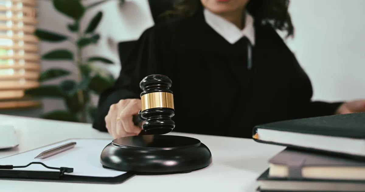 Exclusie din magistratură pentru o judecătoare de 50 de ani care a amânat sute de cauze fără motiv