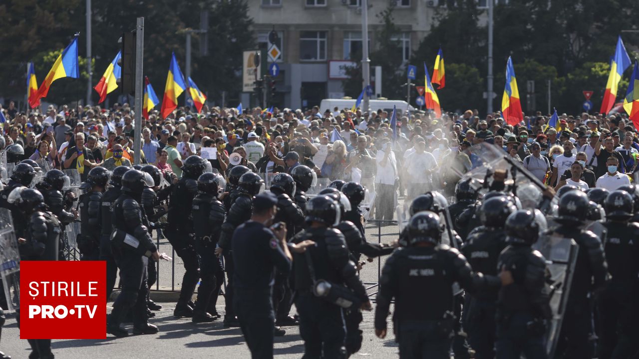 Violențe în Piața Victoriei: 10 jandarmi răniți, un bărbat reținut cu un cuțit și amenzi de peste 21.000 de lei