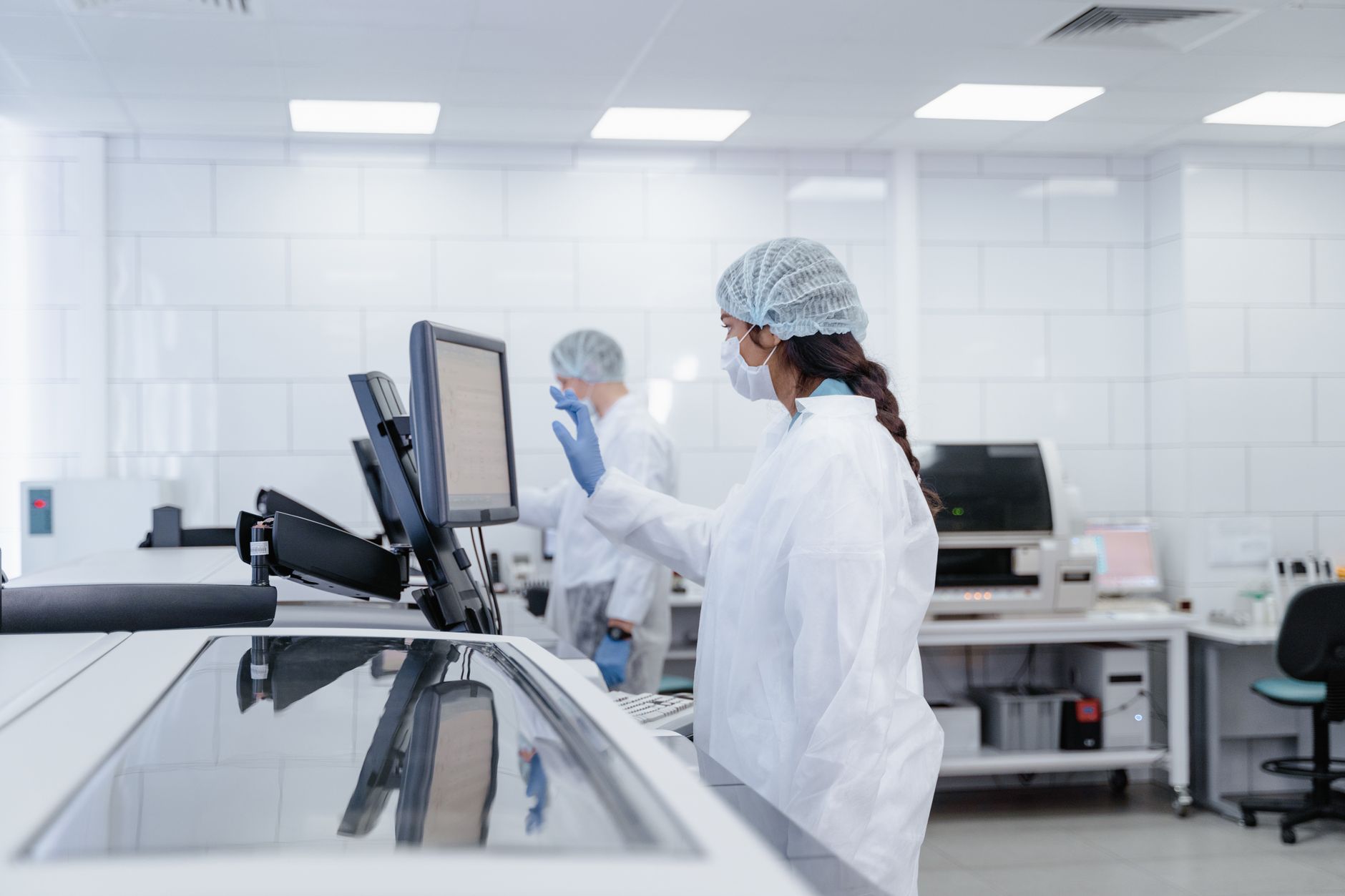 Simbolul disperării din Piața Victoriei: Cum a evitat Bolojan impactul protestelor masive